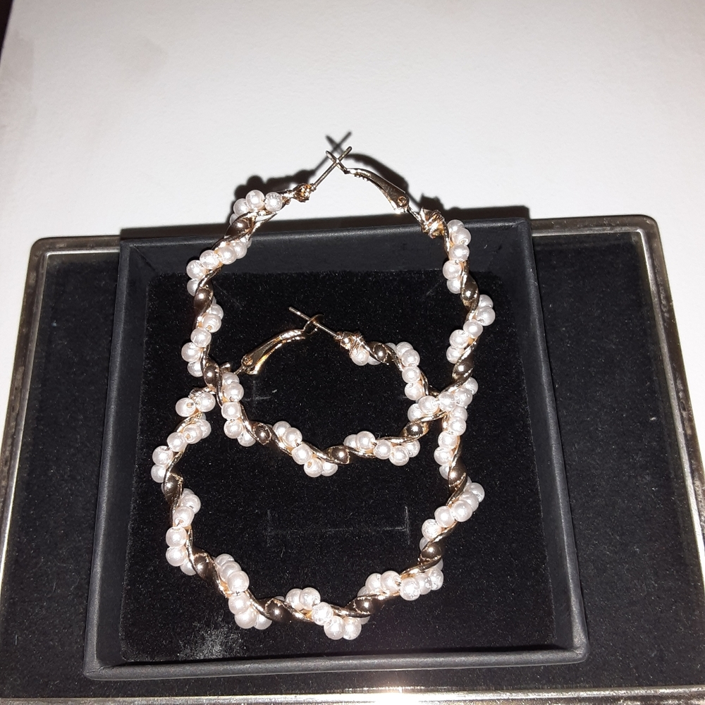 NWOT! FASHION EARRINGS! NEW WITHOUT TAGS! - Picture 3 of 3